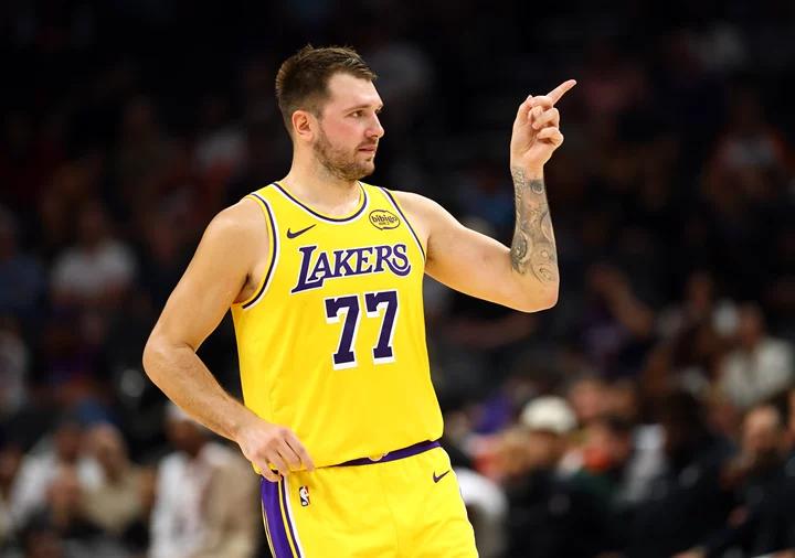 وسجل فريق ليكرز ثنائي النواة 66 نقطة ليقود الفريق إلى انتصارين متتاليين. وواصل الفريق الزائر أداءه القوي بتحقيق 7 انتصارات وخسارتين.