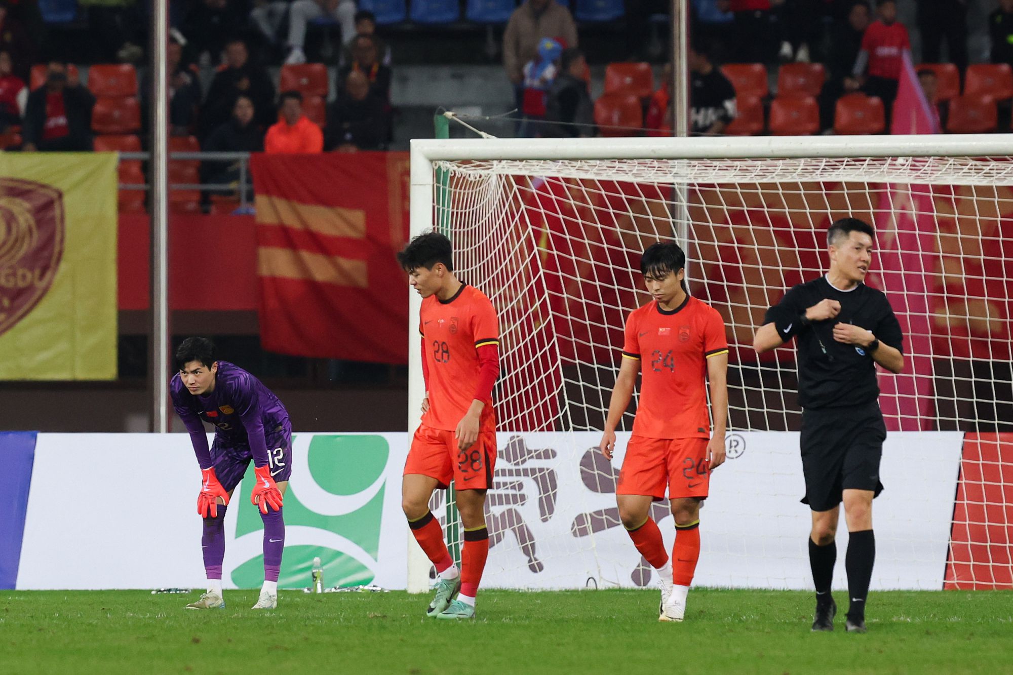خسر المنتخب الوطني لكرة القدم تحت 22 سنة أمام فيتنام. وخسر المنتخب أمام فيتنام مرة أخرى بعد تصفيات كأس العالم 2022.
