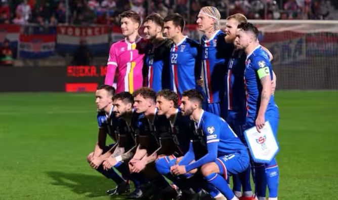 لم تتأهل جزر فارو لكأس العالم. لقد فازوا في 4 مباريات في التصفيات المؤهلة لكأس العالم، ويبلغ عدد سكان البلاد 55000 نسمة.