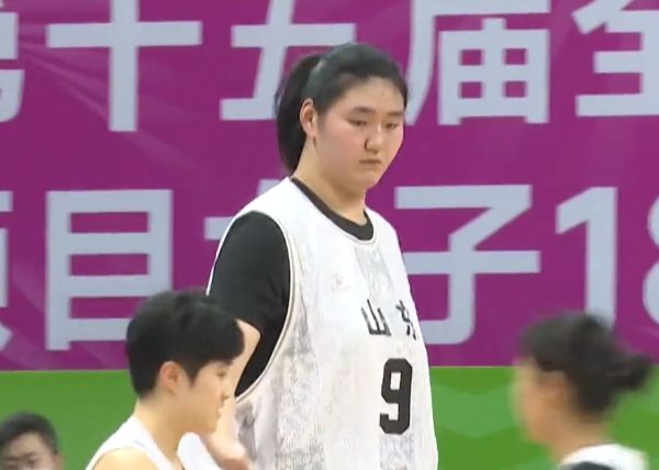 سجلت Zhang Ziyu 31 نقطة وحصلت على 10 متابعات لمساعدة شاندونغ على الفوز ببطولة كرة السلة للسيدات تحت 18 عامًا في الألعاب الوطنية